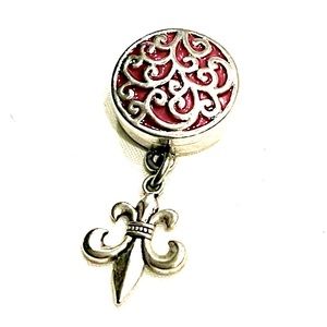 Interchangeable snap pendent I have OODLES TO CHOOSE FROM IF YOU WANT 2 SWITCH